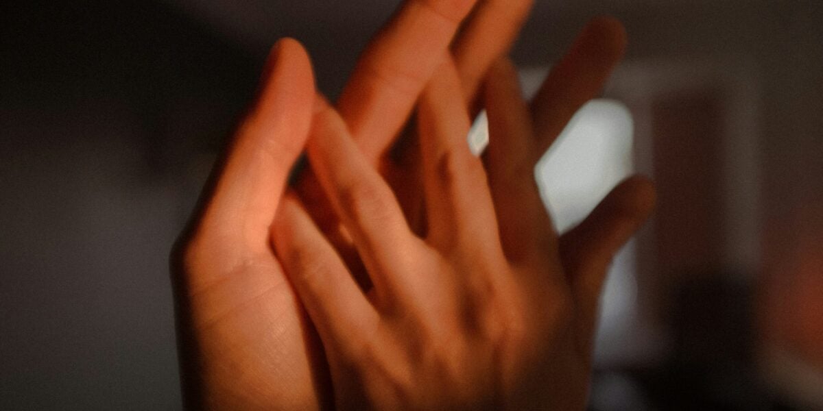 freundin mit der hand befriedigen Selbstbefriedigung als Frau: So geht's! main image 1